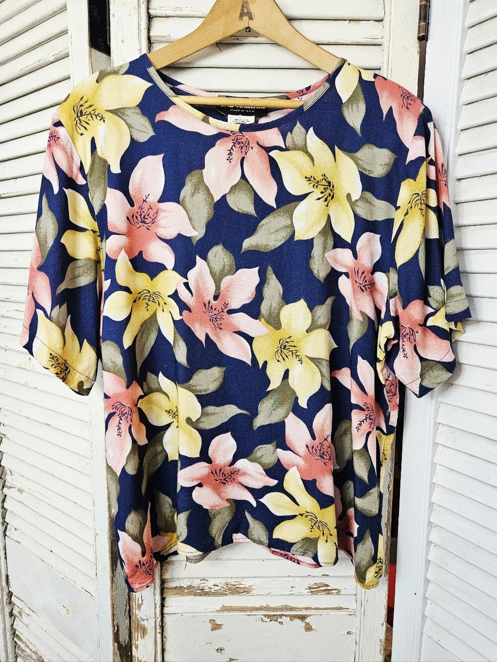 Vintage 90s Sag Harbor Floral Rayon Shell Blouse Navy Pink & Yellow Large